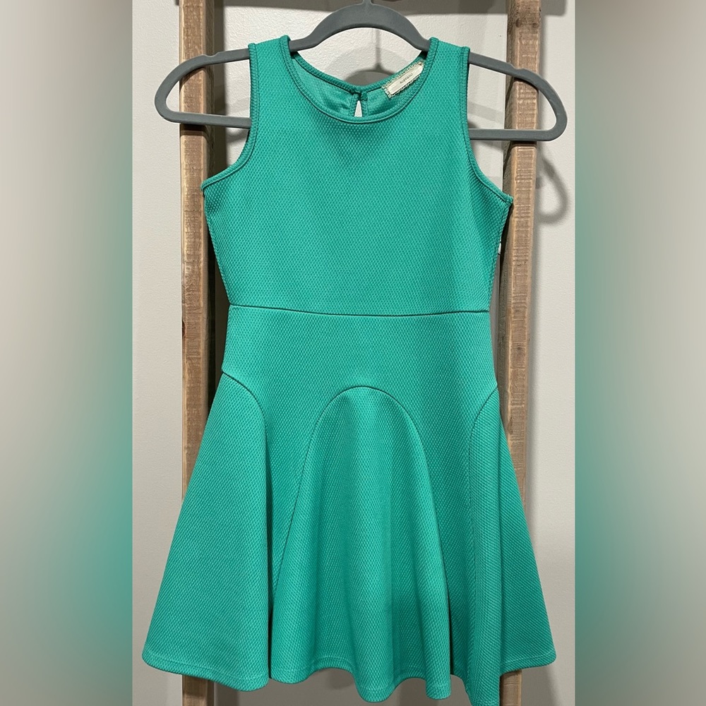 Super comfortable and cute dress. Perfect condition